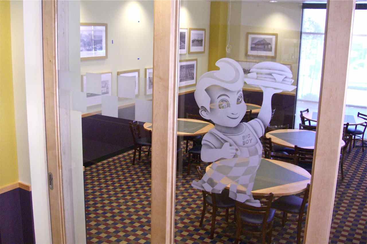 bobs big boy etched glass windows - 2